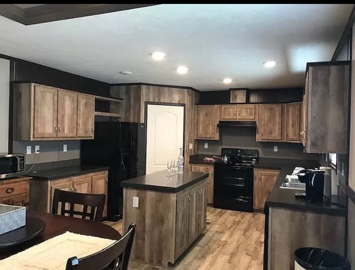 Perfect Family Home! 2016 Cavco 28x56 - double wide - in SEALY, TX - photo 6 of 11