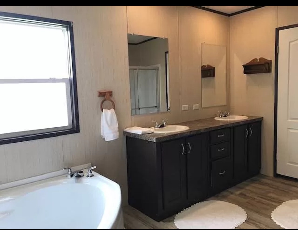 Perfect Family Home! 2016 Cavco 28x56 - double wide - in SEALY, TX - photo 10 of 11
