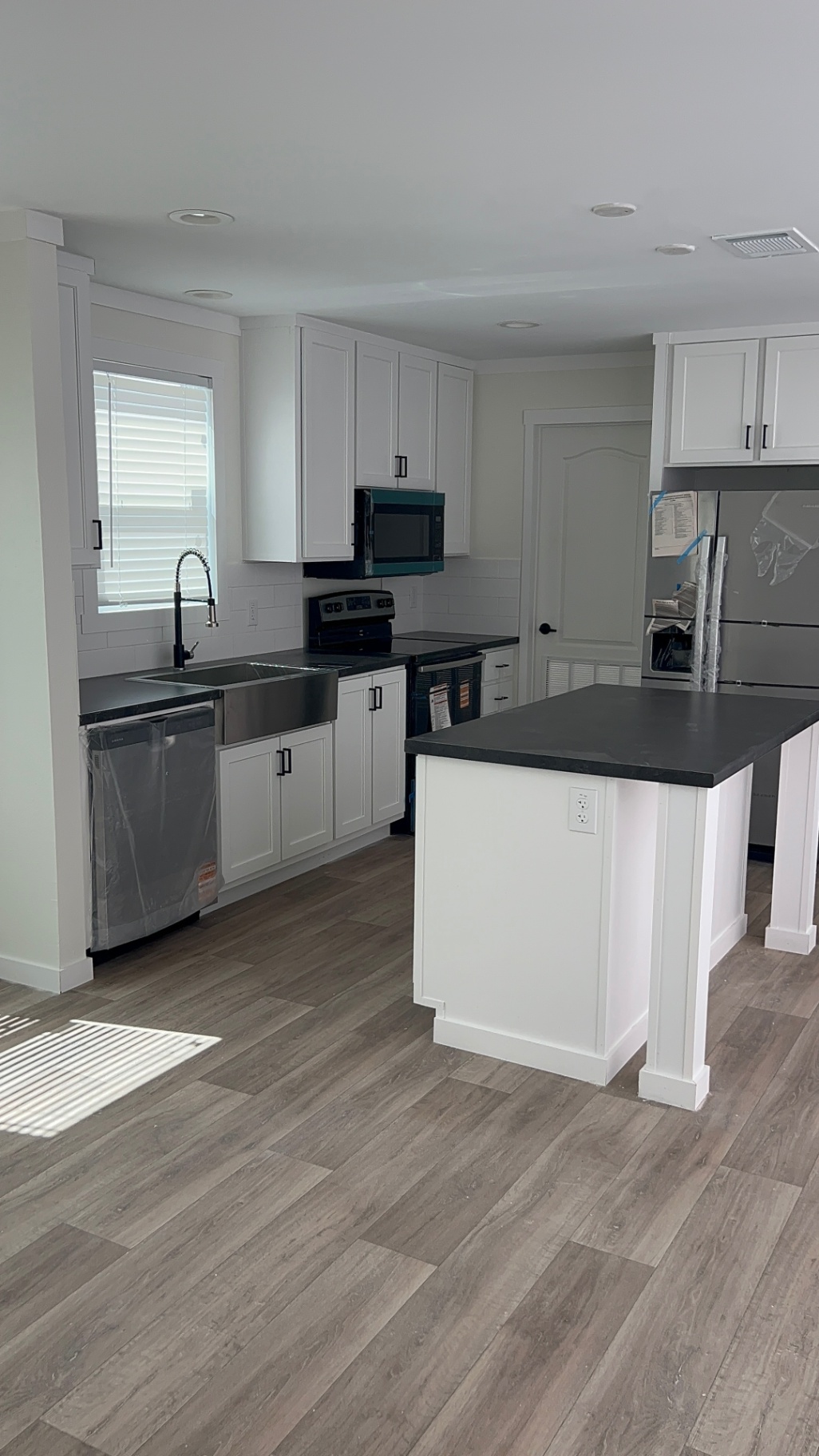 The Caldwell! Available to Tour! - double wide - in Hallettsville, TX - photo 2 of 8