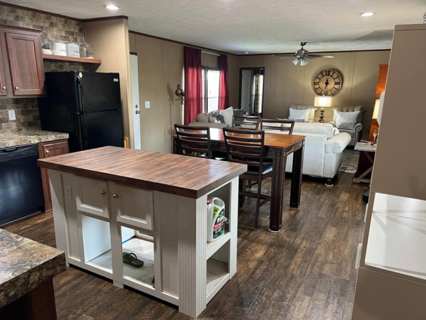 💥NEW PRICE💥2015 3/2 Single wide | Located in a park | St Martinville, LA - single wide - in St. Martinville, LA - photo 3 of 15
