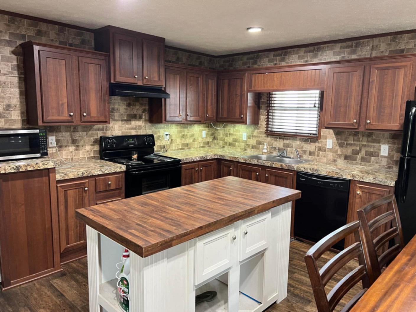 💥NEW PRICE💥2015 3/2 Single wide | Located in a park | St Martinville, LA - single wide - in St. Martinville, LA - photo 4 of 15