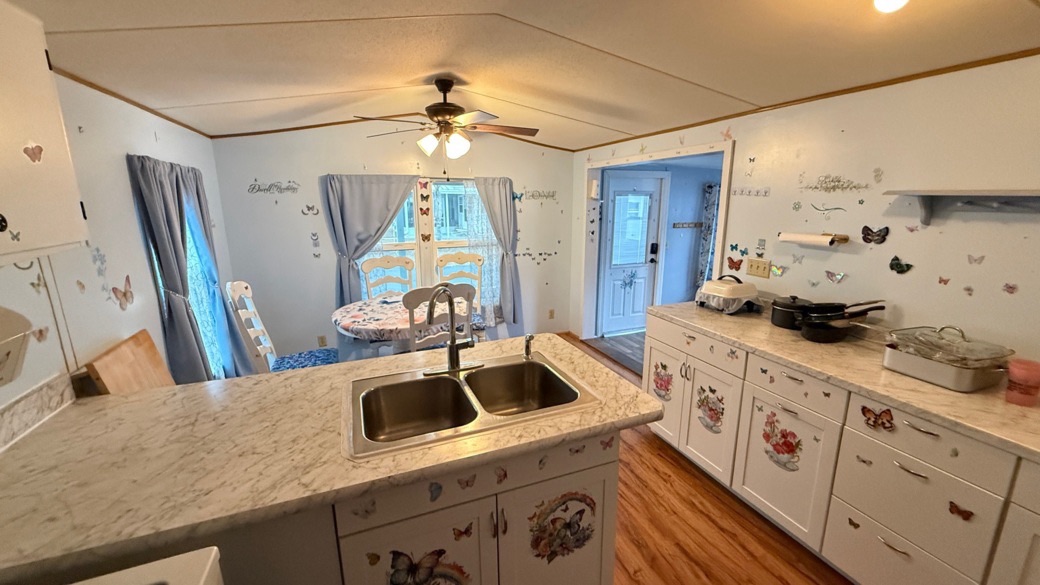 💥NEW PRICE💥1991 2/1 Single wide | Located in a park | Dade City, FL - single wide - in Dade City, FL - photo 3 of 15