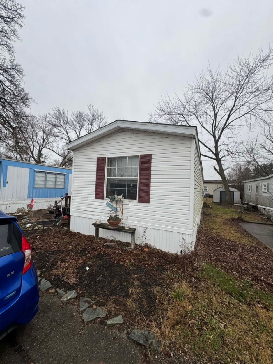 💥NEW PRICE💥1994 2/2 Single wide | Located in a park | Cash sale - single wide - in Tipp City, OH - photo 1 of 13