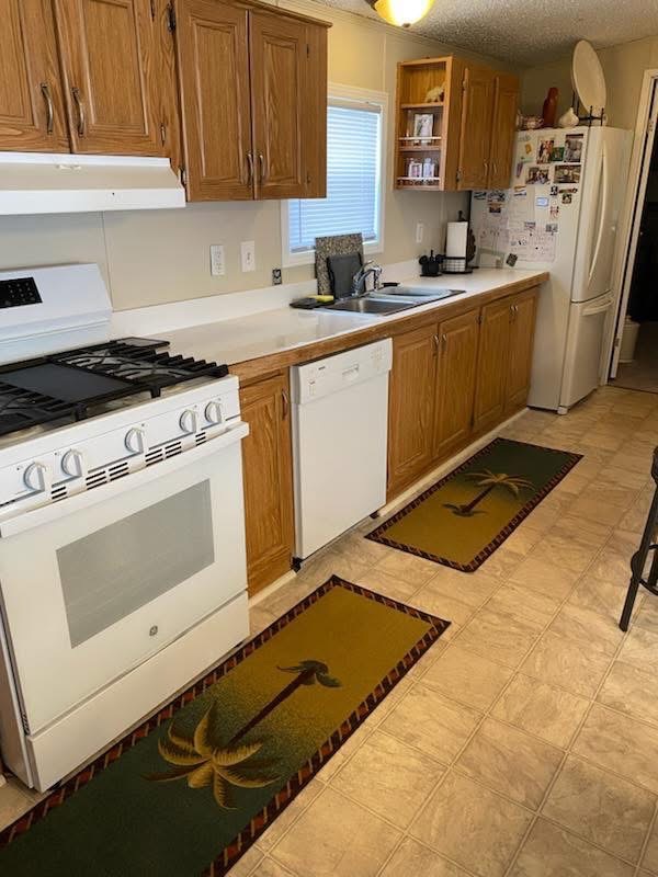 🚨SOLD🚨1998 3/2 Single wide | Located in a park | Financing available  - single wide - in Clinton Township, MI - photo 2 of 15