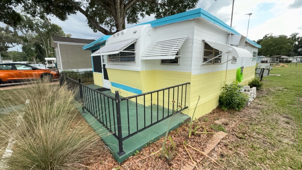 1976 1/1 Single Wide | Located in a park | Dade City, FL — 1 / 14