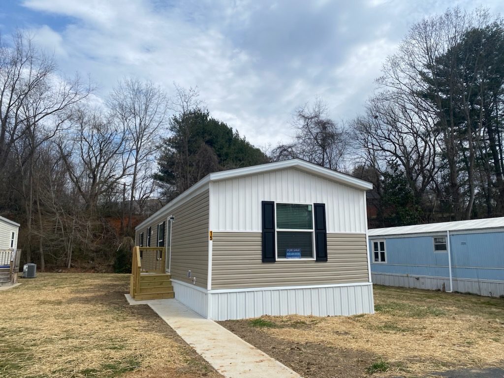 15 Impala Trail Asheville, NC — 1 / 8