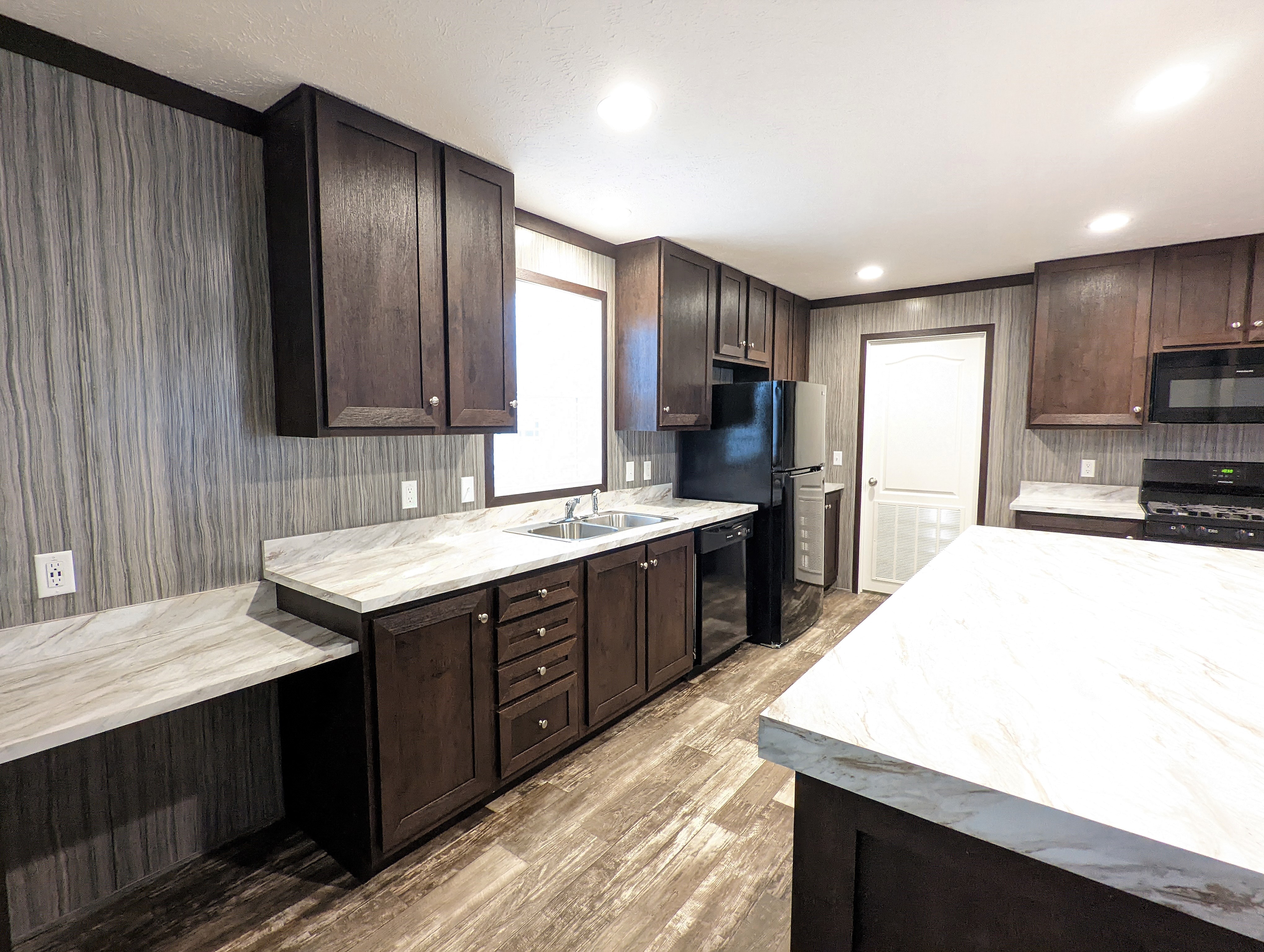 LARGE KITCHEN ISLAND! - double wide - in Fenton, MO - photo 3 of 12