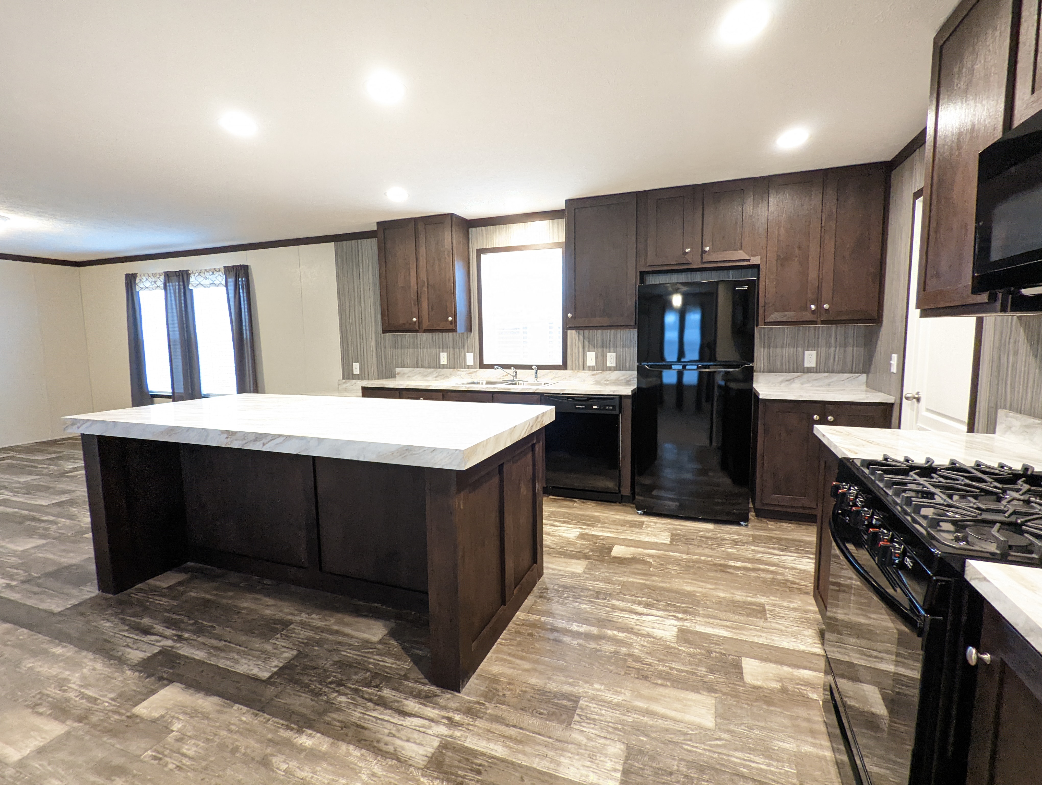 LARGE KITCHEN ISLAND! - double wide - in Fenton, MO - photo 2 of 12