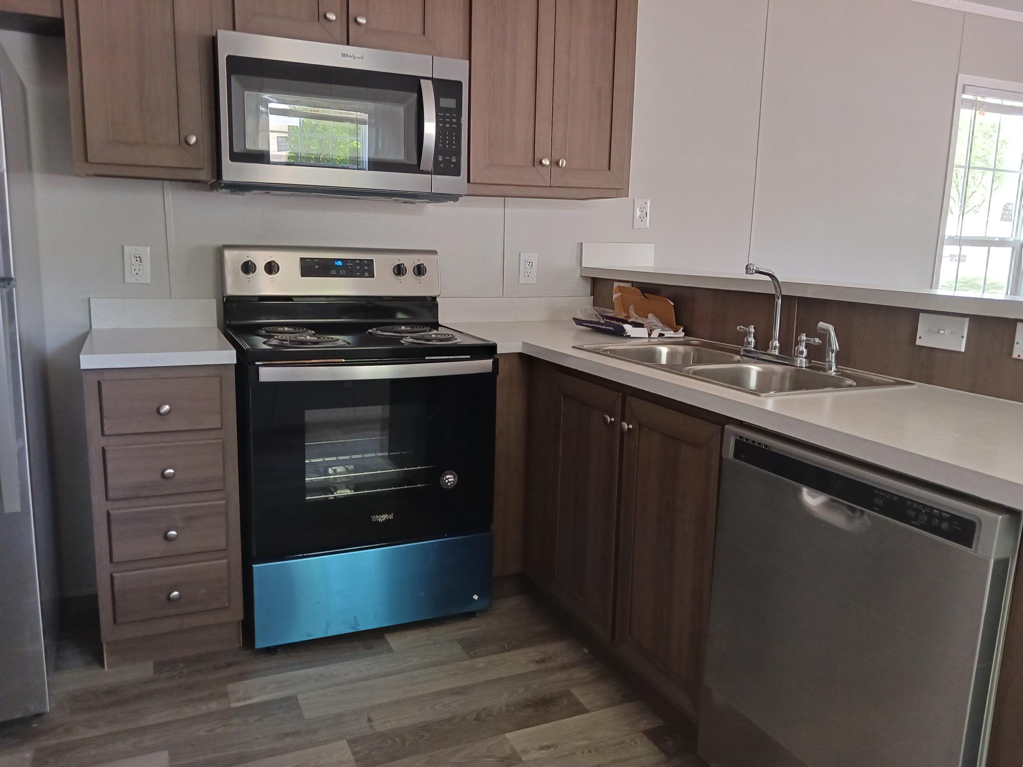 CONVIENENT AND COMFORT LIVING! — 1 / 10