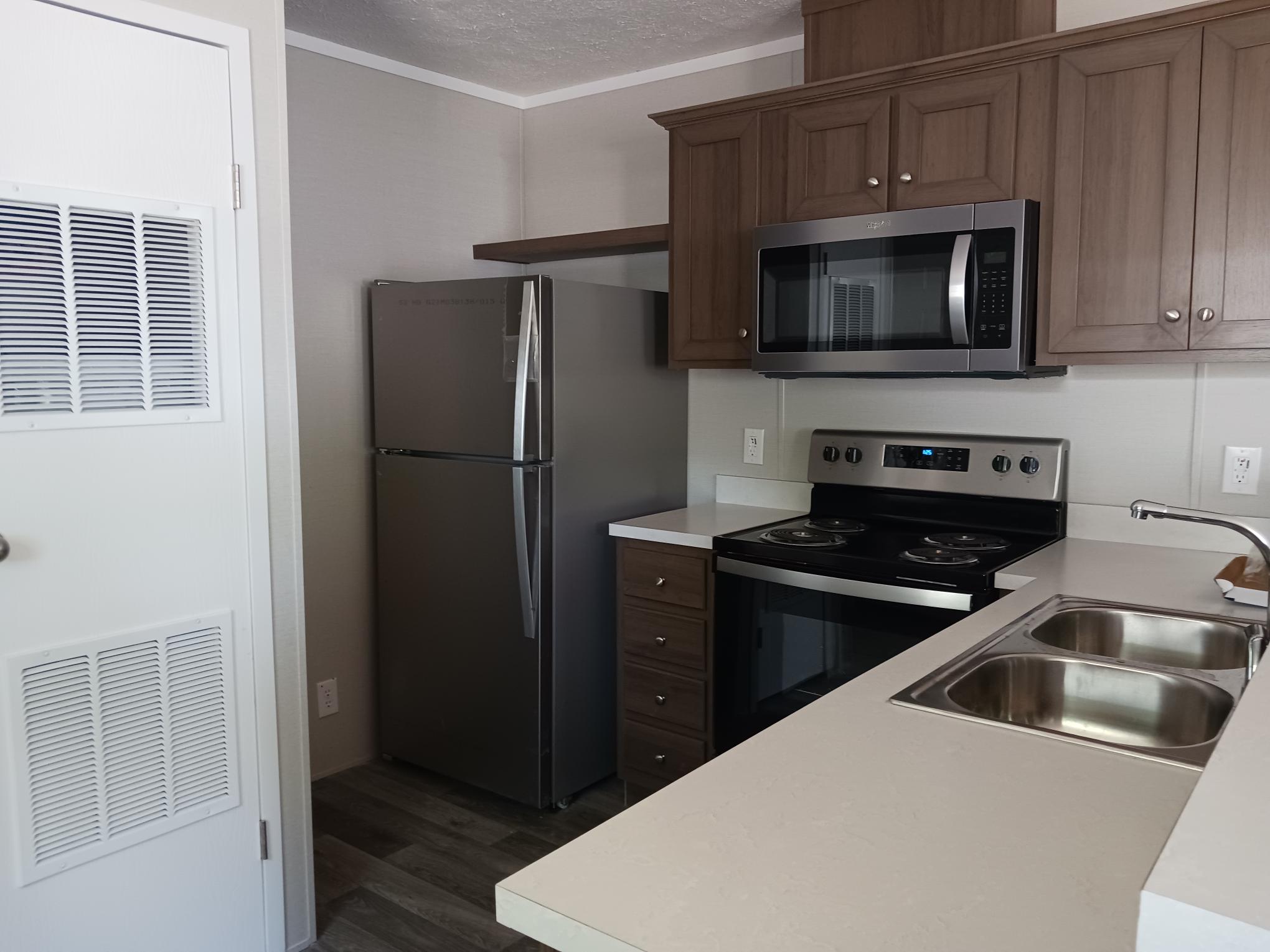 CONVIENENT AND COMFORT LIVING! - park model - in Fenton, MO - photo 4 of 10
