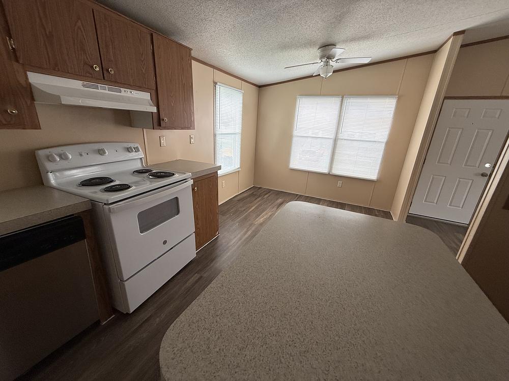 3 Bed 2 Bath 2000 Fleetwood - double wide - in San Antonio, TX - photo 3 of 12