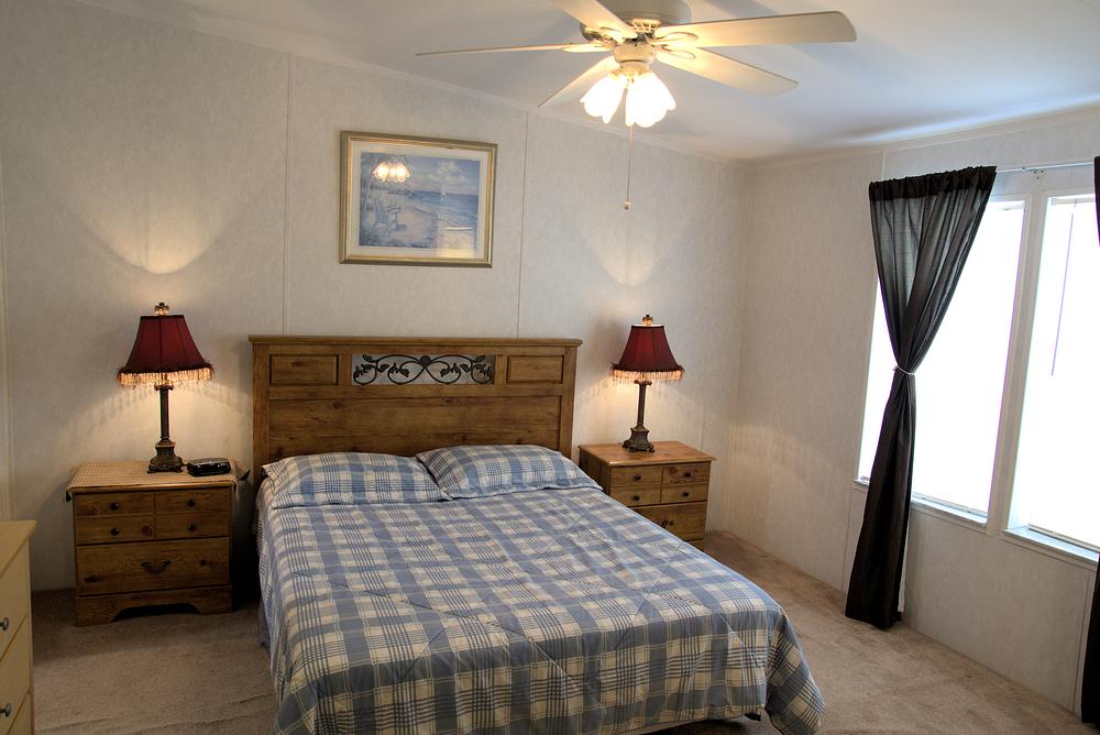3 Bed 2 Bath 2004 Hmmt - double wide - in Davenport, FL - photo 9 of 12