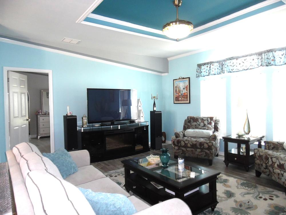 3 Bed 2 Bath 2006 Homes Of Merit - triple wide - in Davenport, FL - photo 4 of 12