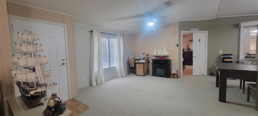 3 Bed 2 Bath 1994 Mobile Home - double wide - in Orlando, FL - photo 4 of 12