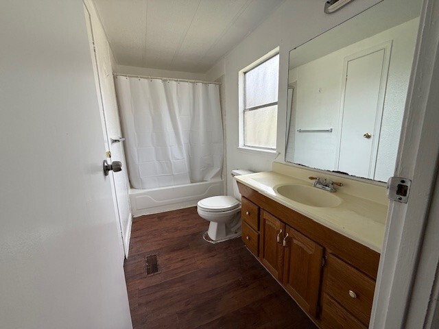 3 Bed 2 Bath 1984 Fleetwood - double wide - in Austin, TX - photo 6 of 12