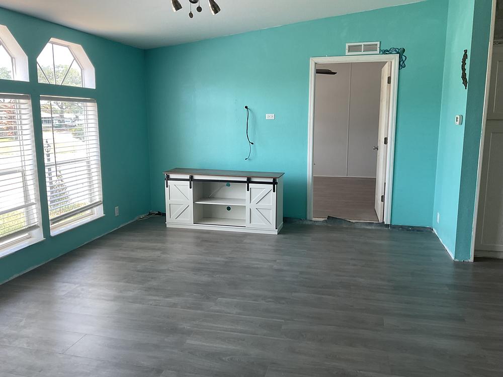 3 Bed 2 Bath 2003 Homes Of Merit - double wide - in Davenport, FL - photo 4 of 12