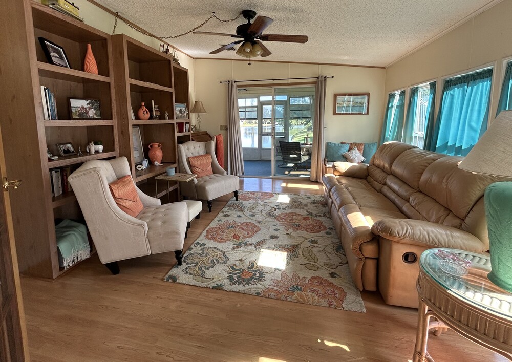 2 Bed 2 Bath 1992 Home - double wide - in Merritt Island, FL - photo 3 of 12