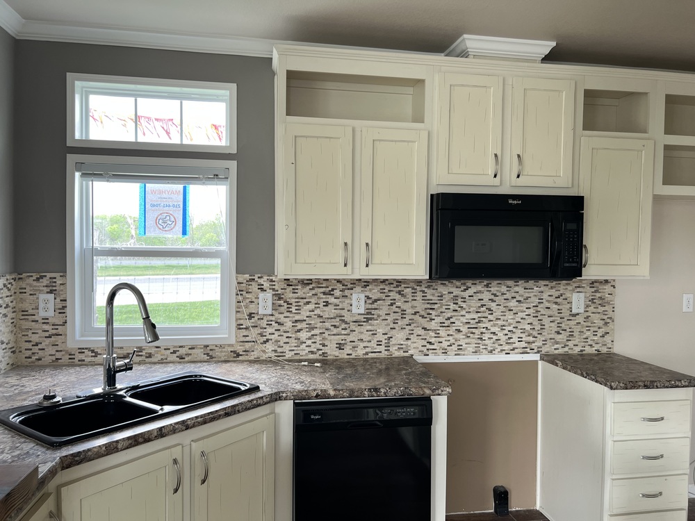 Excellent Condition 2016 Palm Harbor 16x48 1 / 1 - single wide - in San Antonio, TX - photo 8 of 12