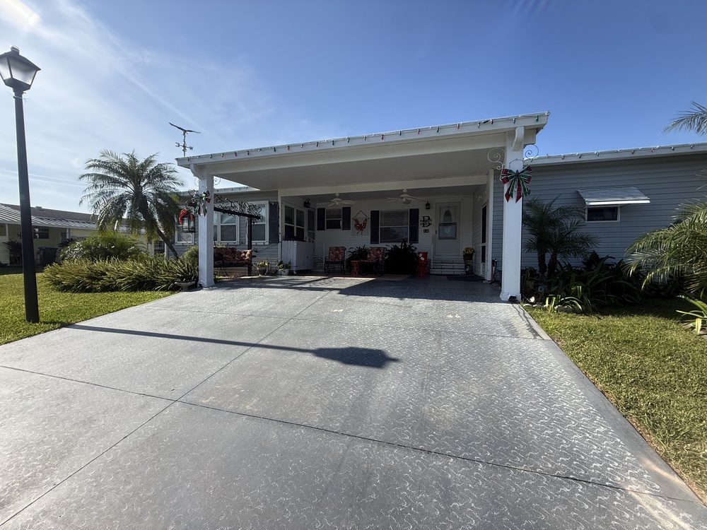 3 Bed 2 Bath 1999 Skyl - double wide - in Auburndale, FL - photo 2 of 12