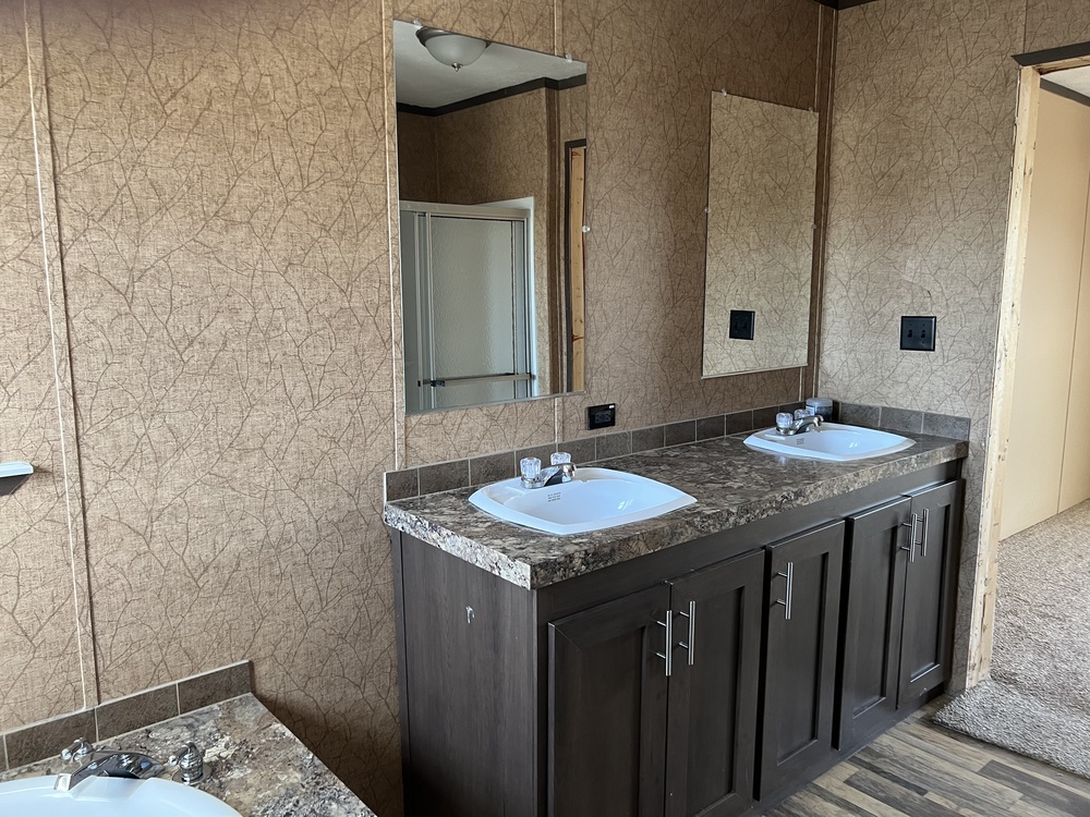 Excellent Condition 2016 Southern Energy 28x68 4/2 - double wide - in Von Ormy, TX - photo 12 of 12