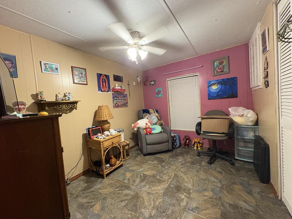2 Bed 2 Bath 1979 Mobile Home - single wide - in North Fort Myers, FL - photo 5 of 12