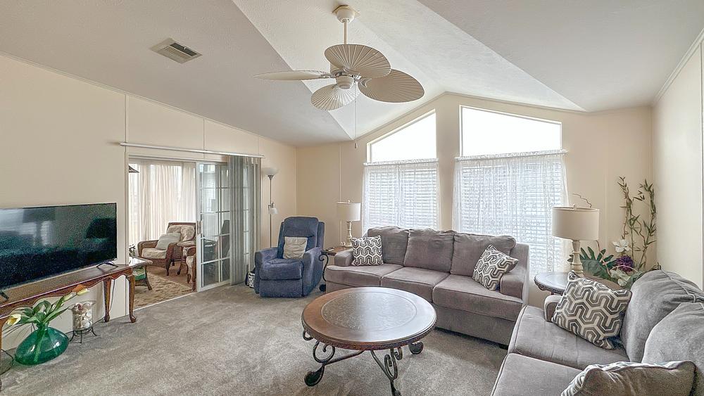 2 Bed 2 Bath 2000 Skyline - double wide - in Lady Lake, FL - photo 8 of 12
