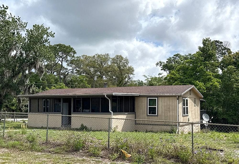 2 Bed 2 Bath 1979 Mobile Home - single wide - in North Fort Myers, FL - photo 8 of 12