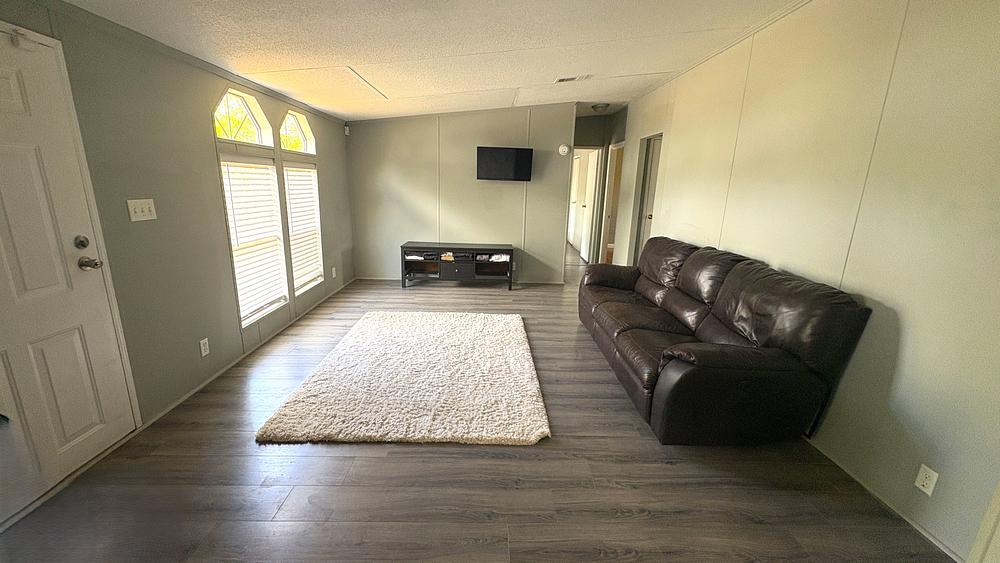 3 Bed 2 Bath 1997 Skyline - triple wide - in Davenport, FL - photo 3 of 12