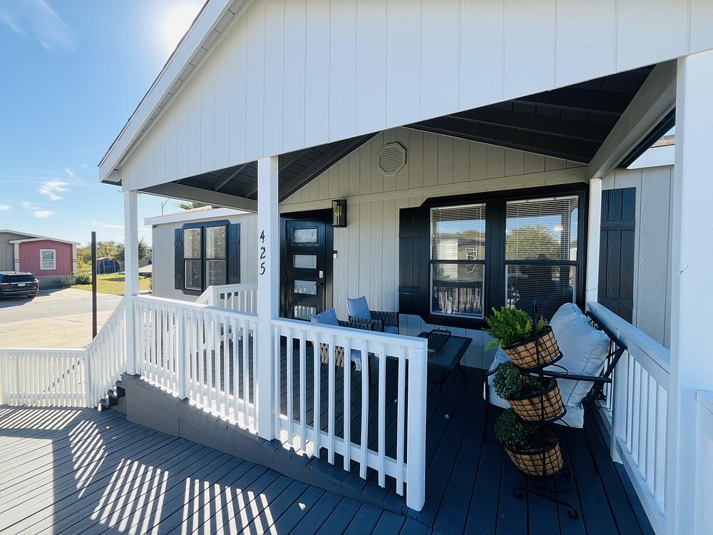 3 Bed 2 Bath 2014 Cavco - double wide - in Austin, TX - photo 4 of 12