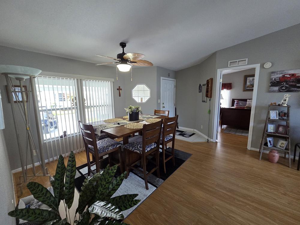 2 Bed 2 Bath 1999 Skyline - double wide - in Auburndale, FL - photo 2 of 12