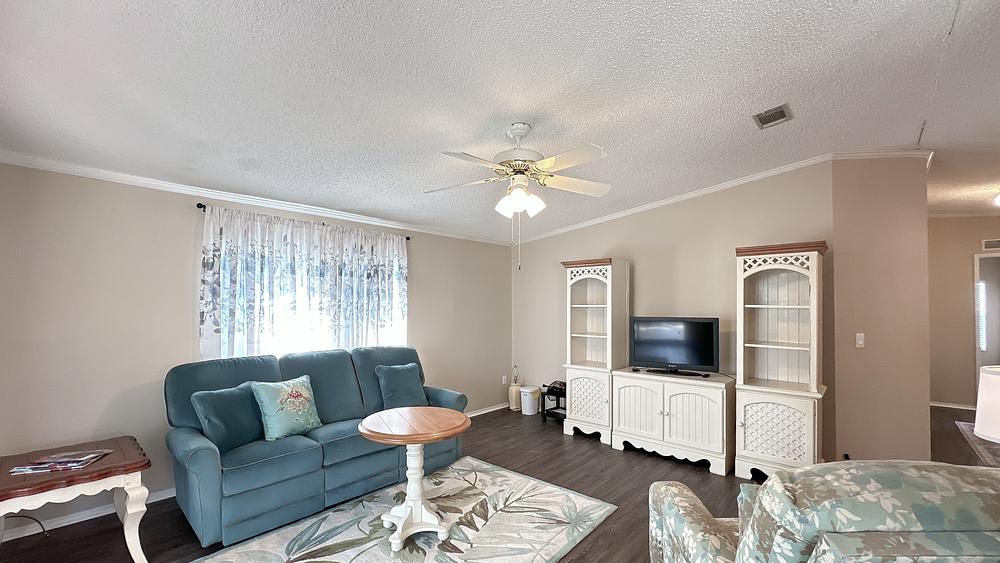 2 Bed 2 Bath 1994 Chan - single wide - in Lady Lake, FL - photo 9 of 12