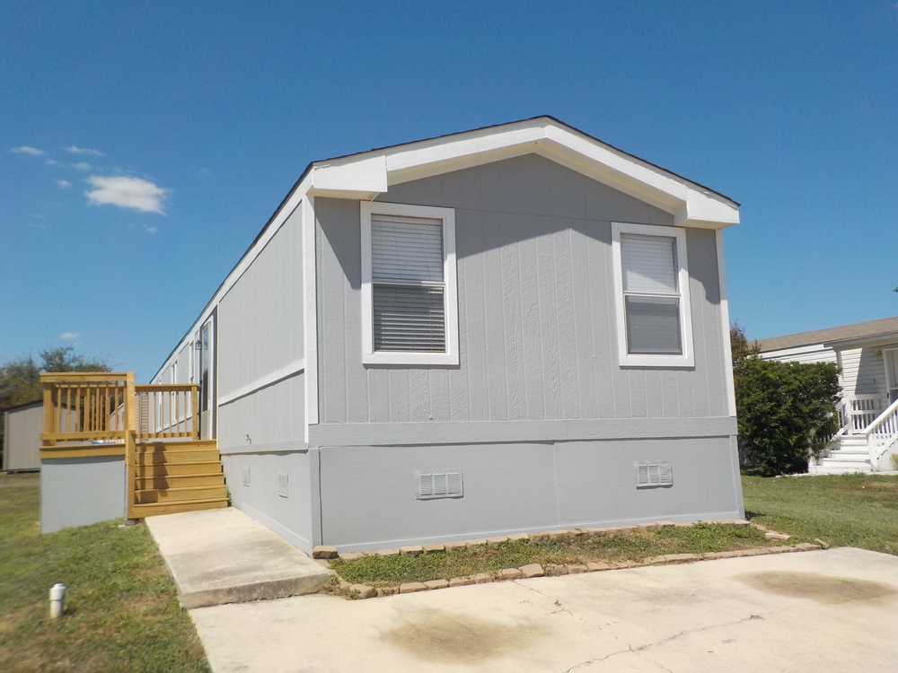 3 Bed 2 Bath 1998 Palm Harbor — 1 / 12