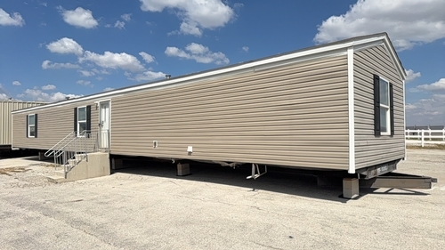 TX, SAN ANTONIO - 2022 47TRS16763SH22S single section for sale. — 1 / 9