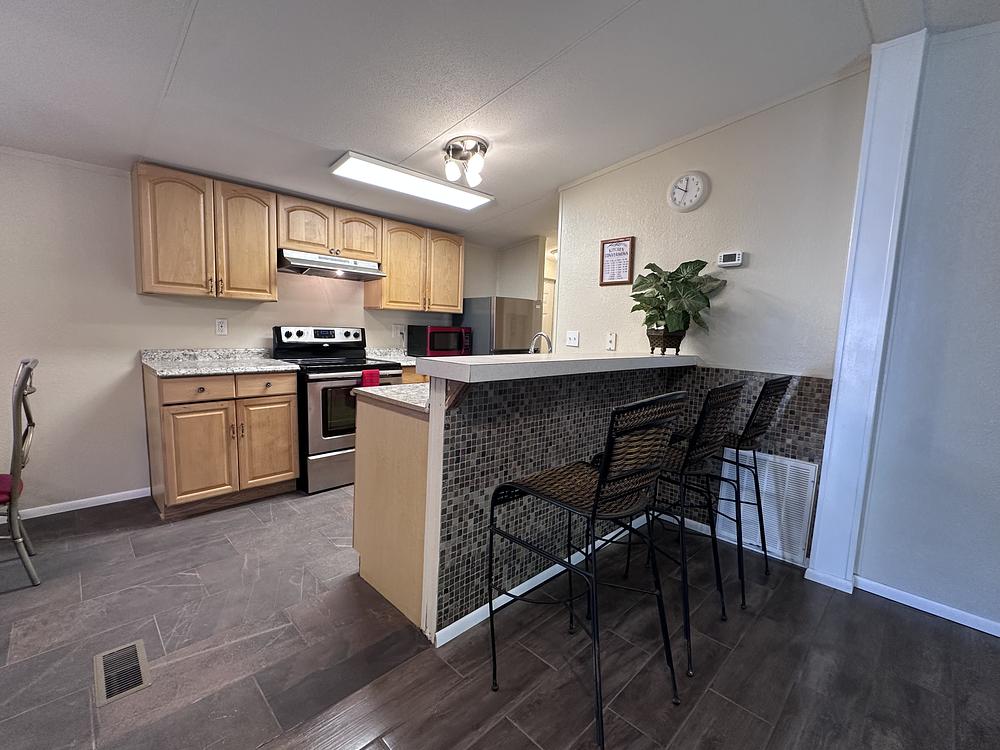 2 Bed 2 Bath 1997 King - single wide - in Orlando, FL - photo 4 of 12