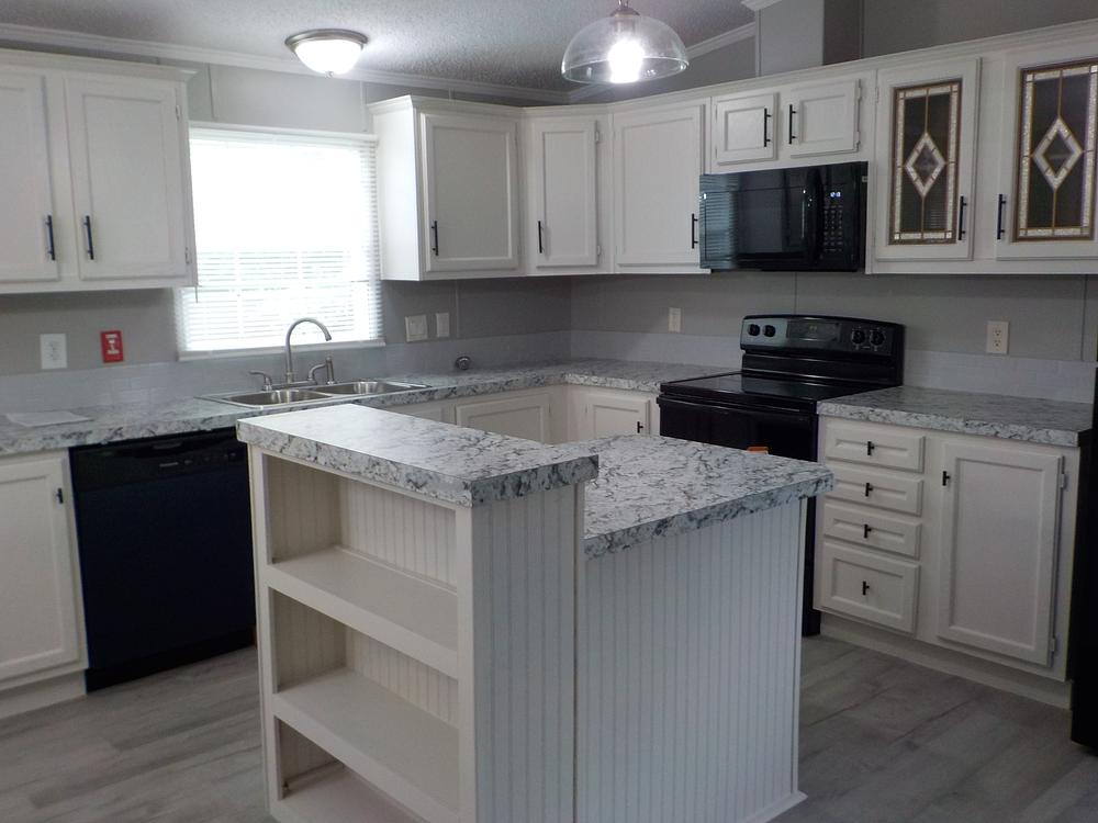 3 Bed 2 Bath 2002 Hbos Mfg Lp - double wide - in San Antonio, TX - photo 3 of 12
