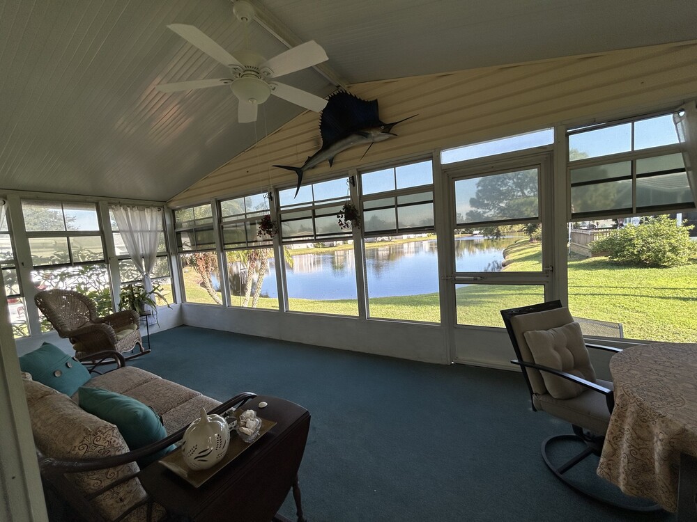 2 Bed 2 Bath 1992 Home - double wide - in Merritt Island, FL - photo 4 of 12