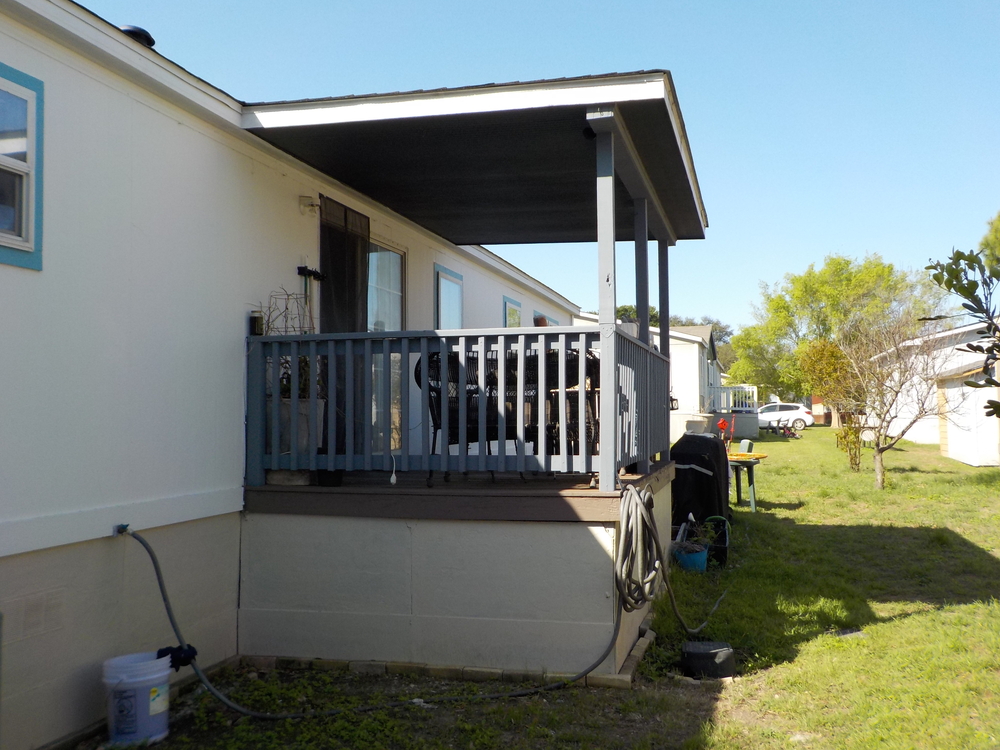 4 Bed 2 Bath 2002 Crest Ridge - double wide - in San Antonio, TX - photo 9 of 12