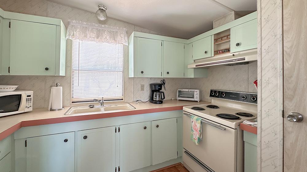 1 Bed 1 Bath 1989 Other - single wide - in Lady Lake, FL - photo 7 of 12
