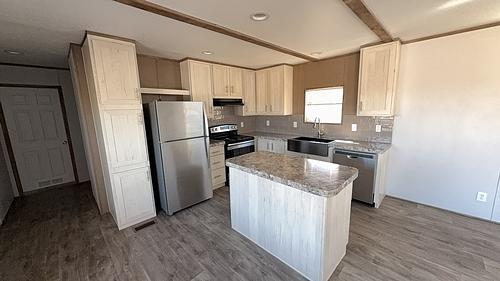 TX, AUSTIN - 2022 VILLAGER 240VI16723A single section for sale. — 1 / 9