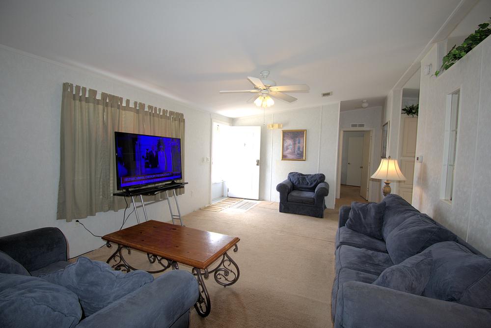 3 Bed 2 Bath 2004 Hmmt - double wide - in Davenport, FL - photo 4 of 12