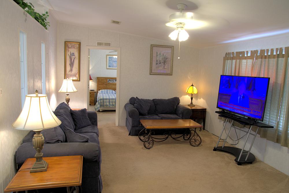3 Bed 2 Bath 2004 Hmmt - double wide - in Davenport, FL - photo 2 of 12
