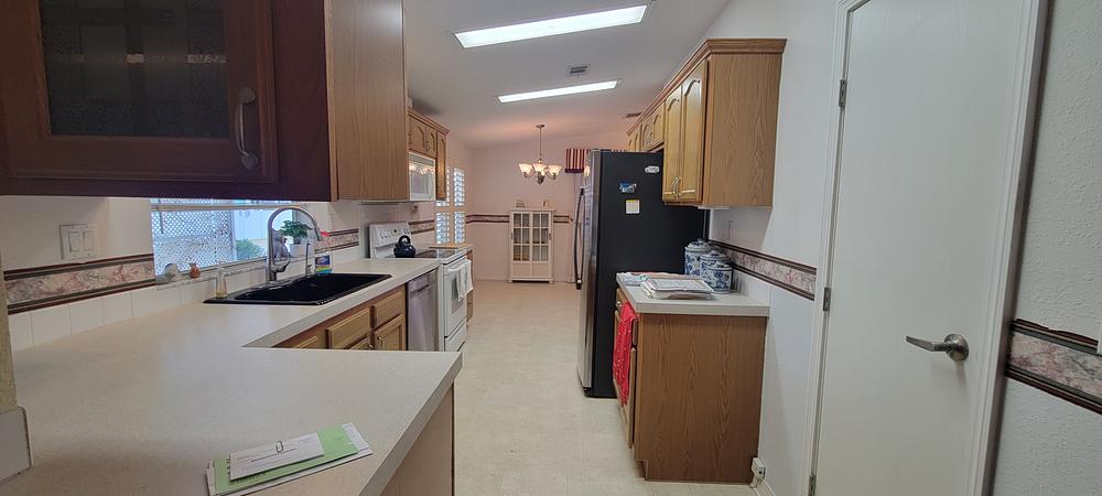 3 Bed 2 Bath 2004 Mobile Home - double wide - in Orlando, FL - photo 7 of 12