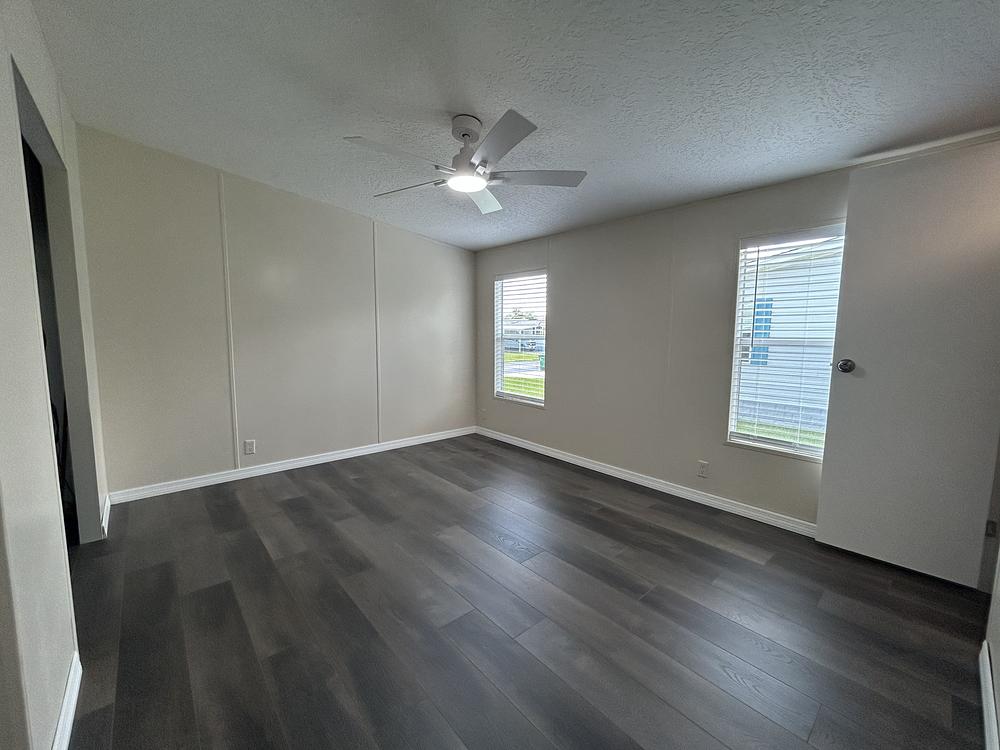 2 Bed 1.5 Bath 1994 Nobility - single wide - in Merritt Island, FL - photo 4 of 12