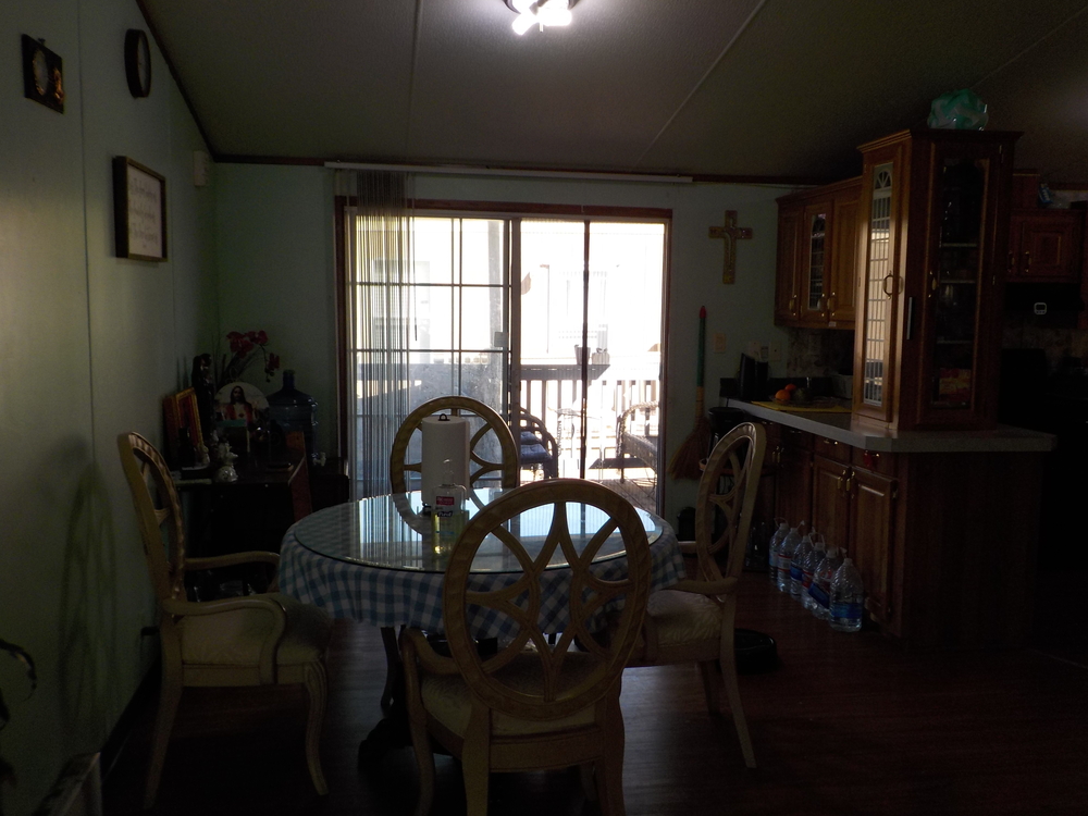 4 Bed 2 Bath 2002 Crest Ridge - double wide - in San Antonio, TX - photo 4 of 12
