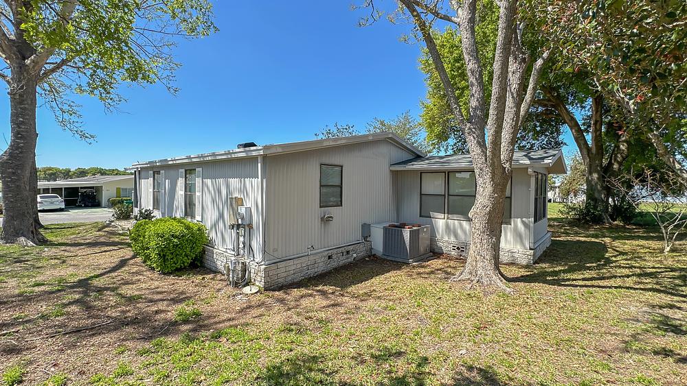 1 Bed 1 Bath 1989 Other - single wide - in Lady Lake, FL - photo 3 of 12