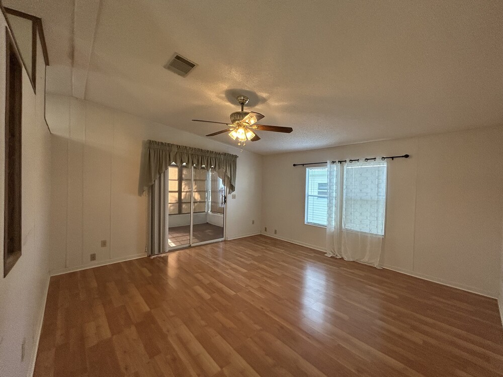 2 Bed 2 Bath 1994 Other - single wide - in Merritt Island, FL - photo 4 of 12