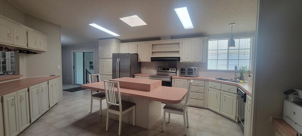 3 Bed 2 Bath 1994 Mobile Home - double wide - in Orlando, FL - photo 7 of 12