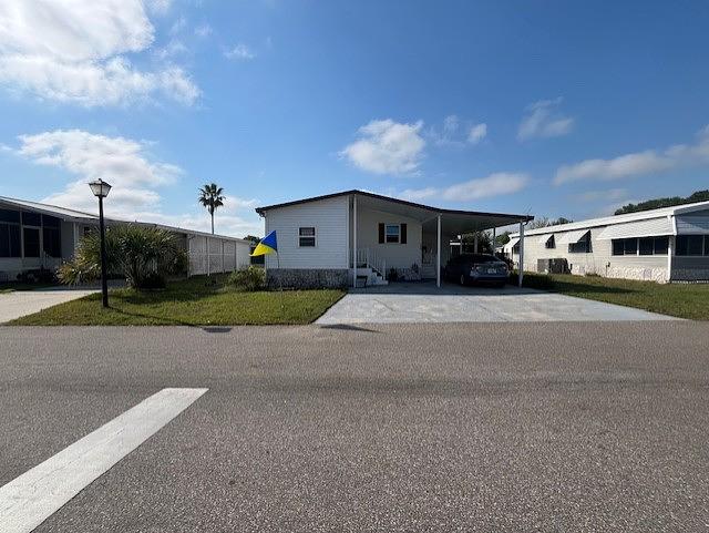 2 Bed 2 Bath 1990 Fle - single wide - in Orlando, FL - photo 3 of 12