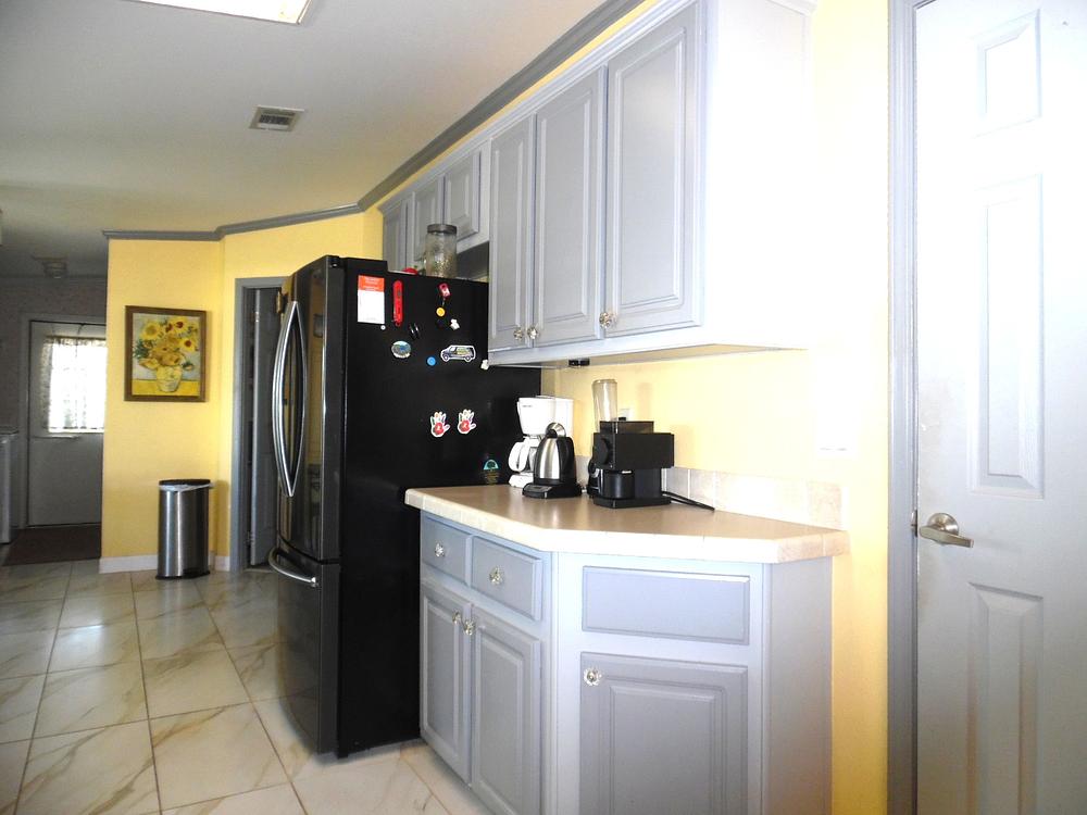 3 Bed 2 Bath 2006 Homes Of Merit - triple wide - in Davenport, FL - photo 8 of 12