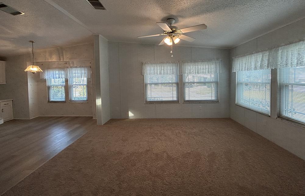 2 Bed 2 Bath 1993 Jacobsen - double wide - in Merritt Island, FL - photo 4 of 12
